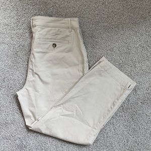 Tommy Bahama tan Capris. Size 8.